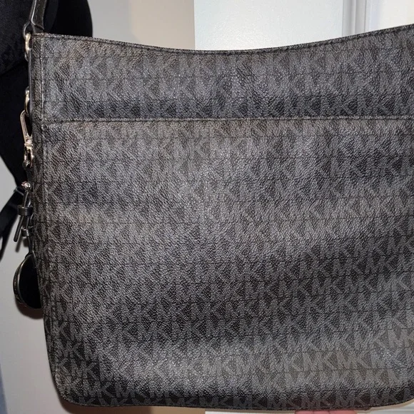 Michael Kors Signature Black Crossbody Bag - Picture 4 of 9